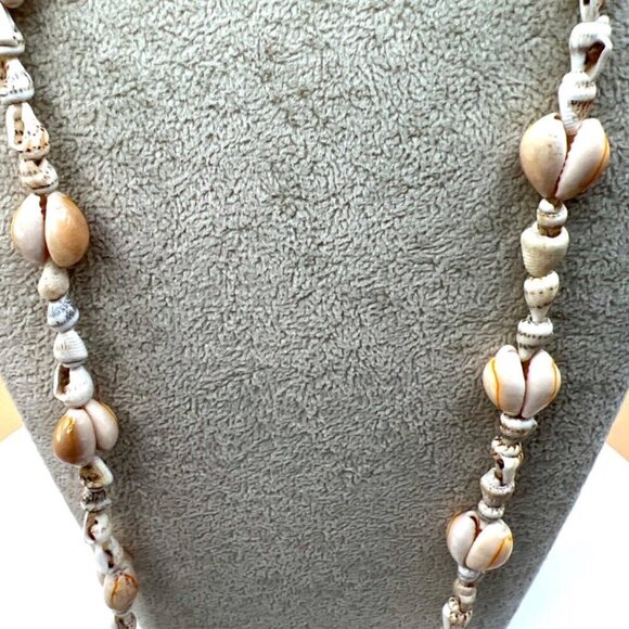 Vintage Boho Seashell Beaded Necklace    A5 - Picture 3 of 13